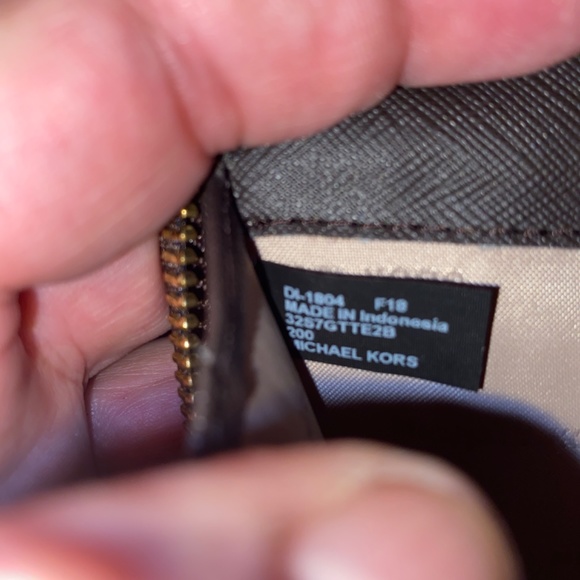 Michael Kors wallet/wristlet - Picture 8 of 8